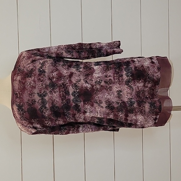 Simply Vera small purple top with sheer adornments - Picture 2 of 7